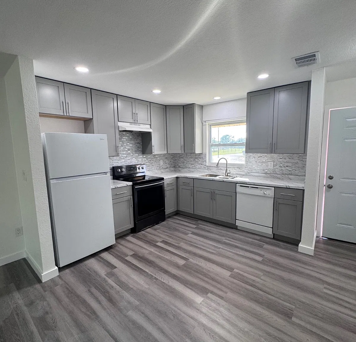 2 bed, 2.0 bath, $1,400 — Photo 3