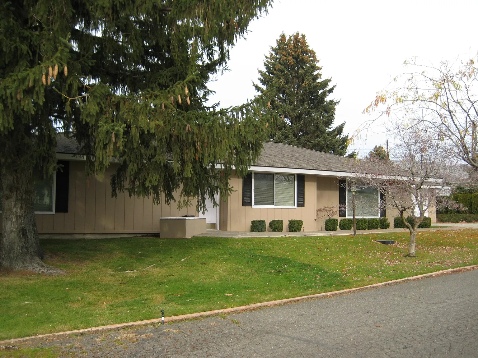402 Terrace Hill Dr photo 1