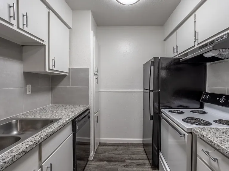 Northlake Manor Apartments — Photo 54