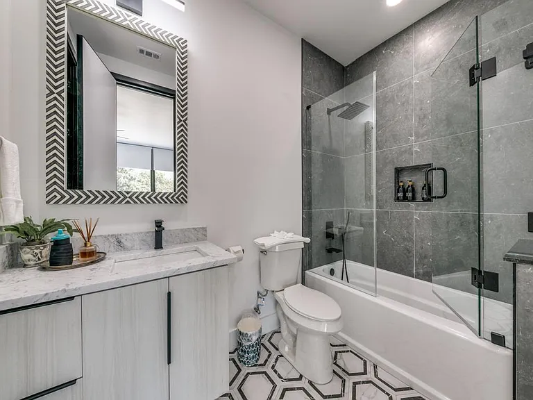 4438 Bonham St — Photo 35