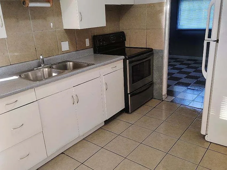 1353 N Olive St — Photo 2
