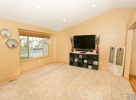 4th image of 3012 W Courtyard Ln