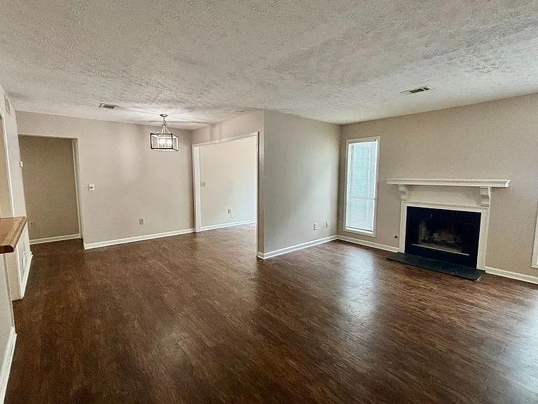 3841 Woodridge Way — Photo 4