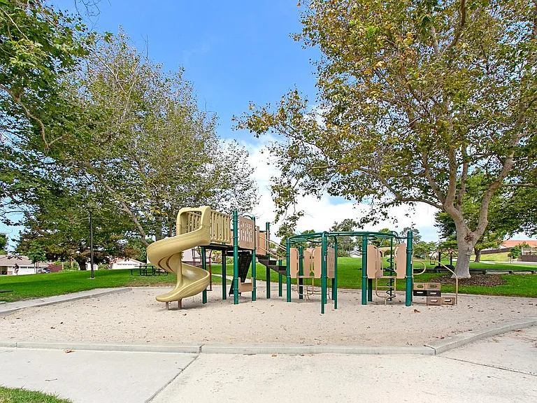 2416 Majano Pl — Photo 17