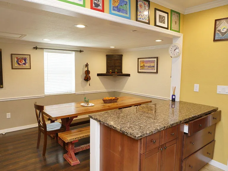4419 W Euclid Ave — Photo 9