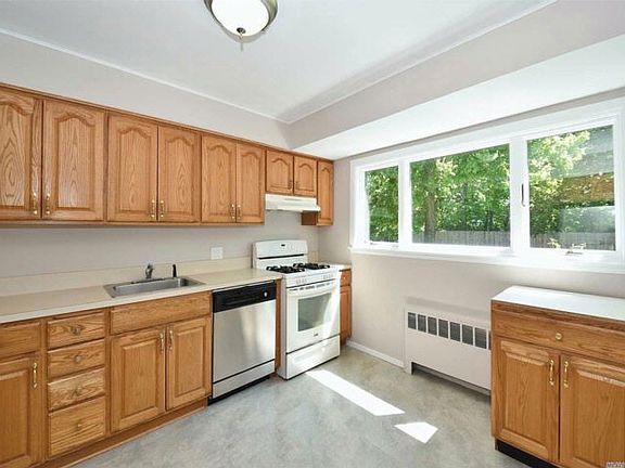 4th image of 9 Deer Ln