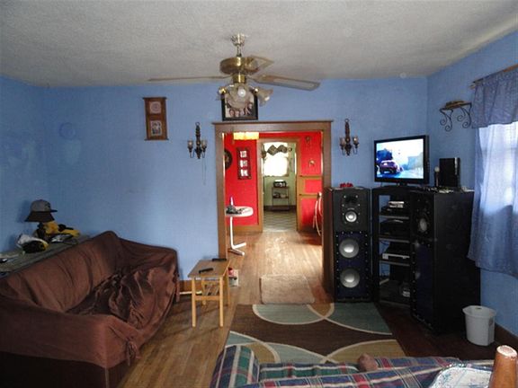 4th image of 1155 6th Ave