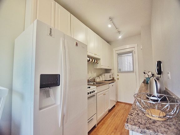 5th image of 1020 W Barry Ave #3