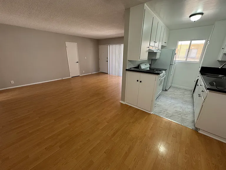 1550 N Harvard Blvd #2 — Photo 2