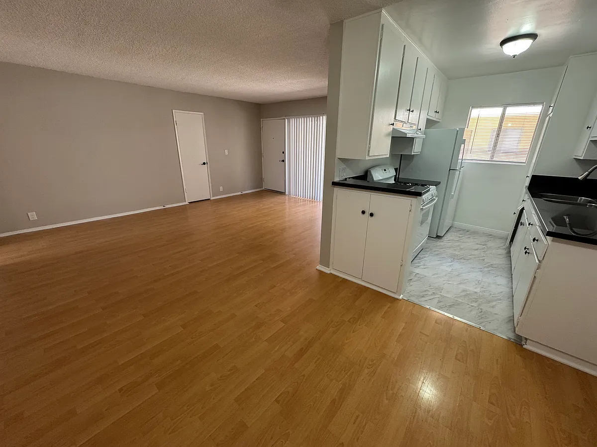 Building Photo - 1550 N Harvard Blvd #2