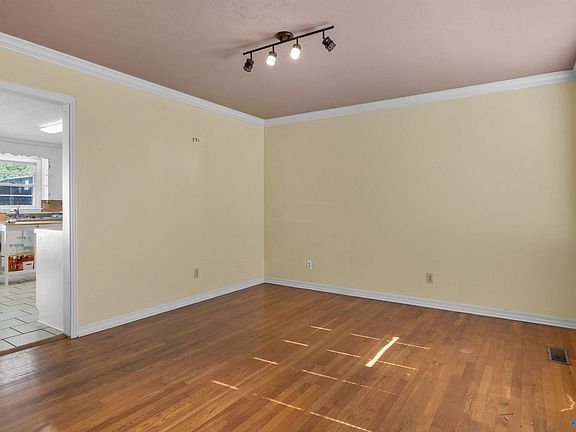 5th image of 1503 Grace Ave