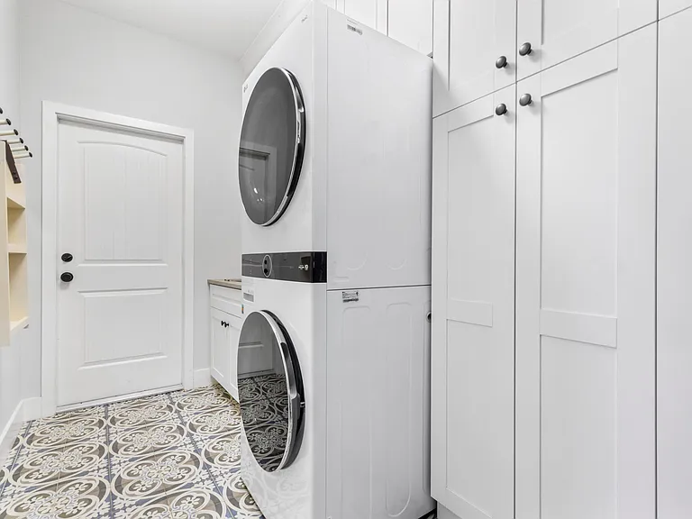 15611 Milan Ct — Photo 38