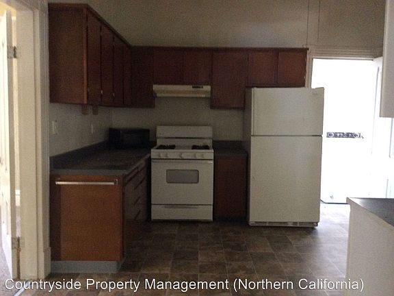 4th image of 422 E Poplar St APT A