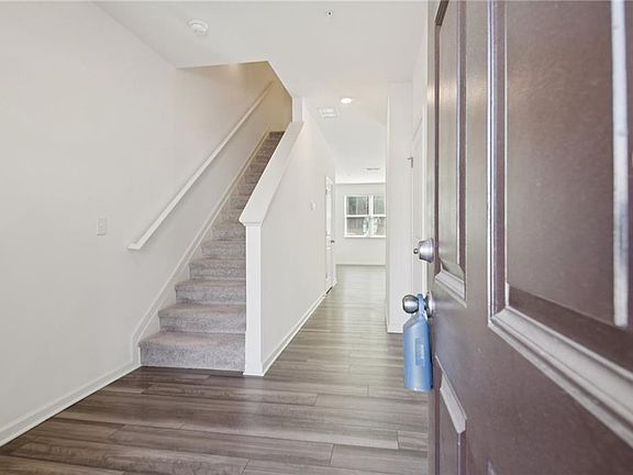 3rd image of 513 Magnolia Cir