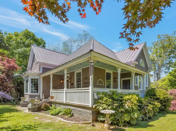 103 Gaines St, Central, SC 29630