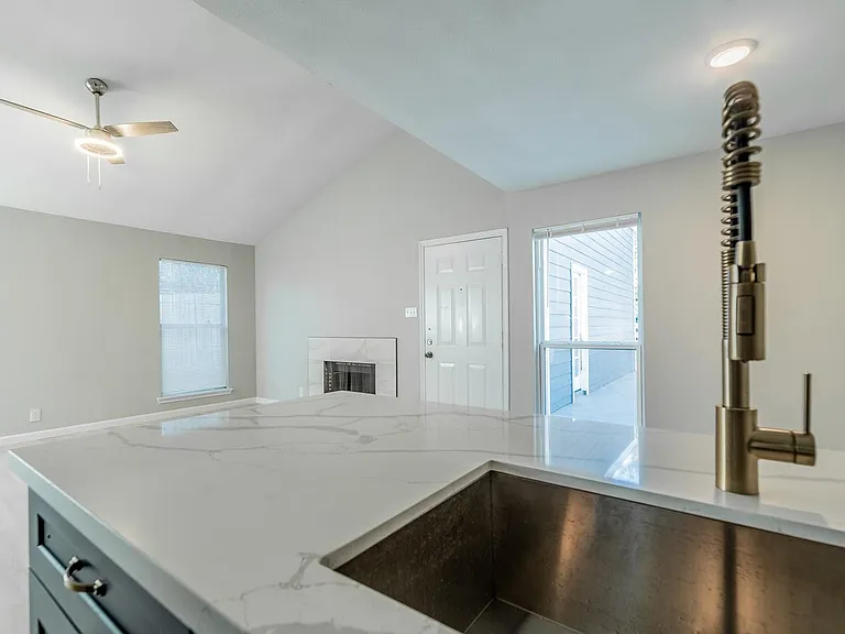 915 Sirocco Dr #A — Photo 24