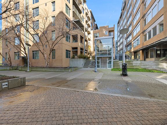 2nd image of 701 Columbia St APT 506