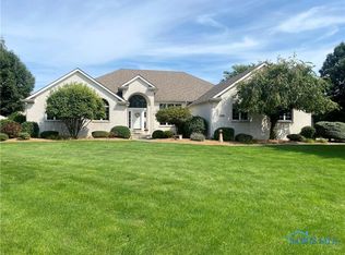 592 Bridgewater Dr, Oregon, OH 43616