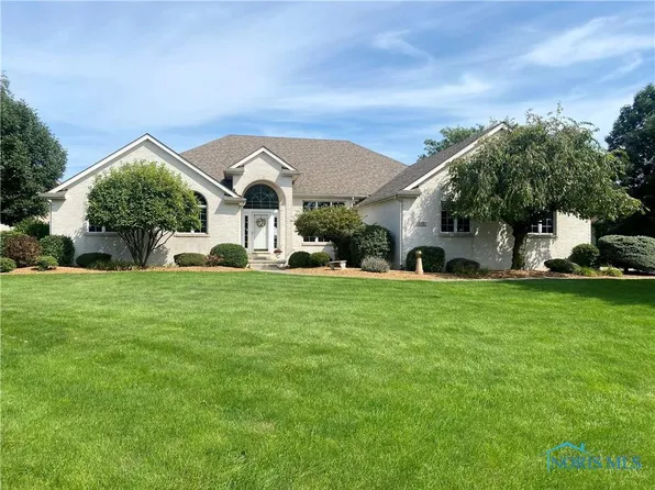 592 Bridgewater Dr, Oregon, OH 43616