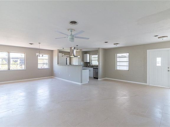 3rd image of 21524 Edgewater Dr