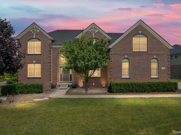 17904 Crestbrook Dr, Northville, MI 48168