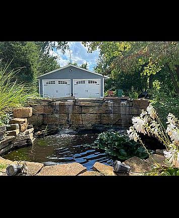 2nd image of 3909 Woodside Dr