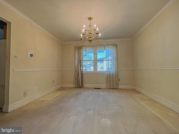 5th image of 741 Fox Chase Cir