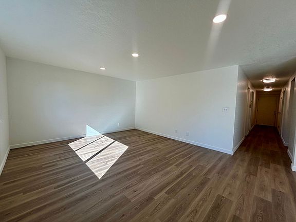 4th image of 11722 Pinehurst Way NE #F