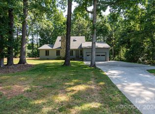 4438 River Rd, Hickory, NC 28602