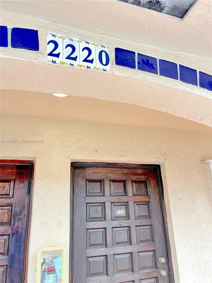 Building Photo - 2220 W 74th St #201-16