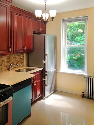 Sold by Green Light Real Estate Group Corp | media 2
