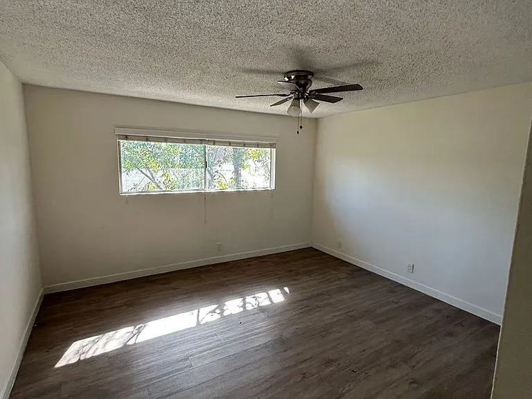 12128 Ramona Ave — Photo 17
