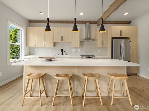 3rd image of 2302 E Pike Street