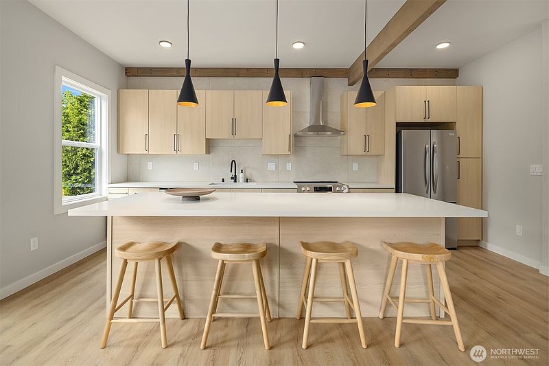 2nd image of 2302 E Pike Street