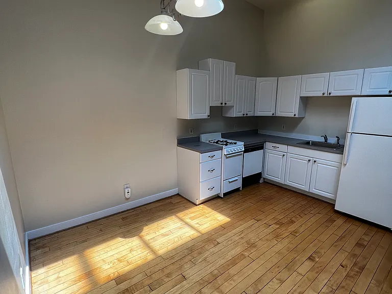 813 W Broad St #B — Photo 12