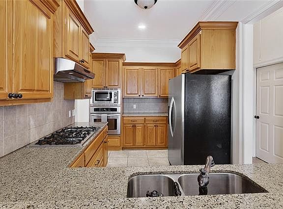 4th image of 12517 Esplanade Dr