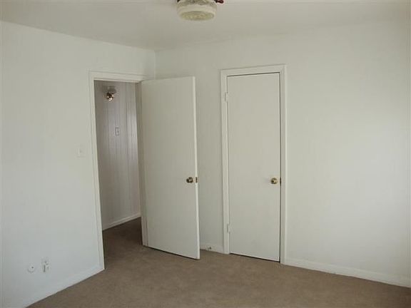 5th image of 2916 Holstead Ave