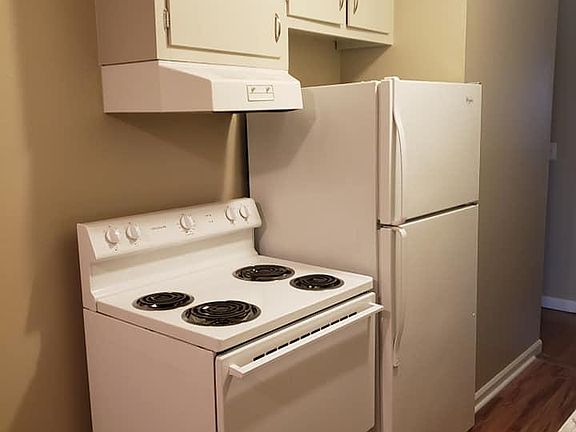 3rd image of 1820 Augusta Dr APT 8