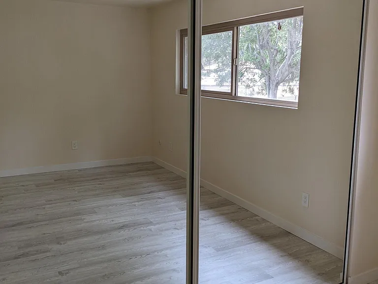 5637 Lake Park Way #6 — Photo 14