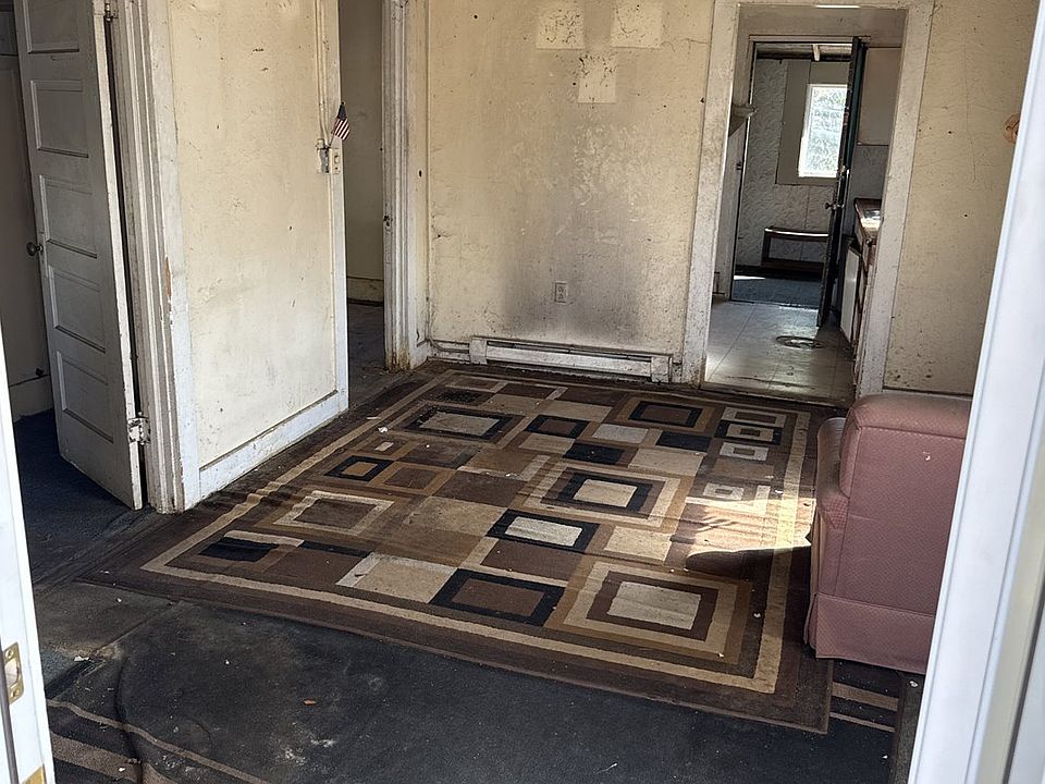 2nd image of 200 NE 3rd St