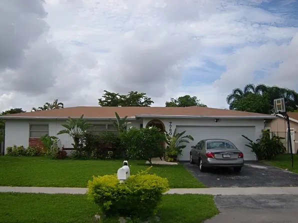 7760 NW 46th St, Lauderhill, FL 33351