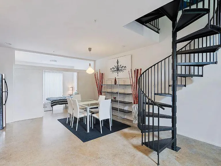21 NE Wygant St — Photo 8
