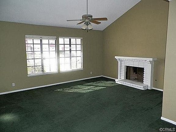 Living room, unfurnished