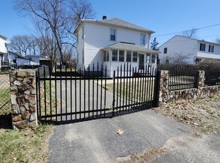 137 Cobb St, Springfield, MA 01119