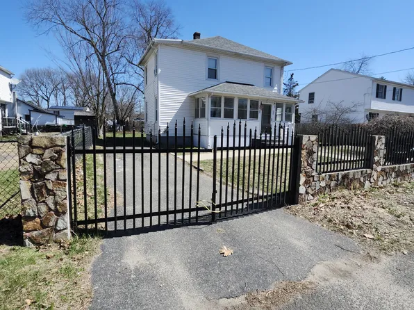 137 Cobb St, Springfield, MA 01119