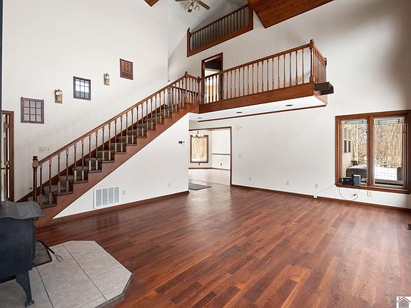 4th image of 128 Geurin Rd