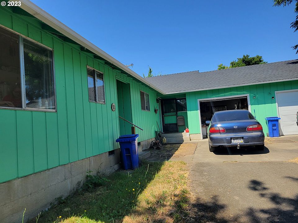 2nd image of 485-483 SE Gregory Dr