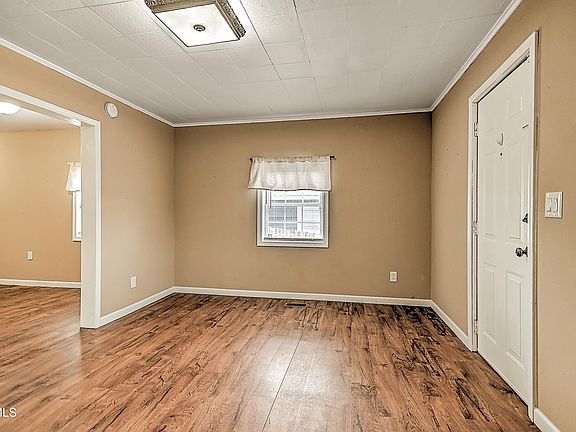 3rd image of 506 Trudy St