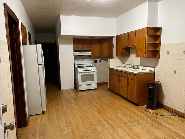 1st image of 4934 S Komensky Ave #2