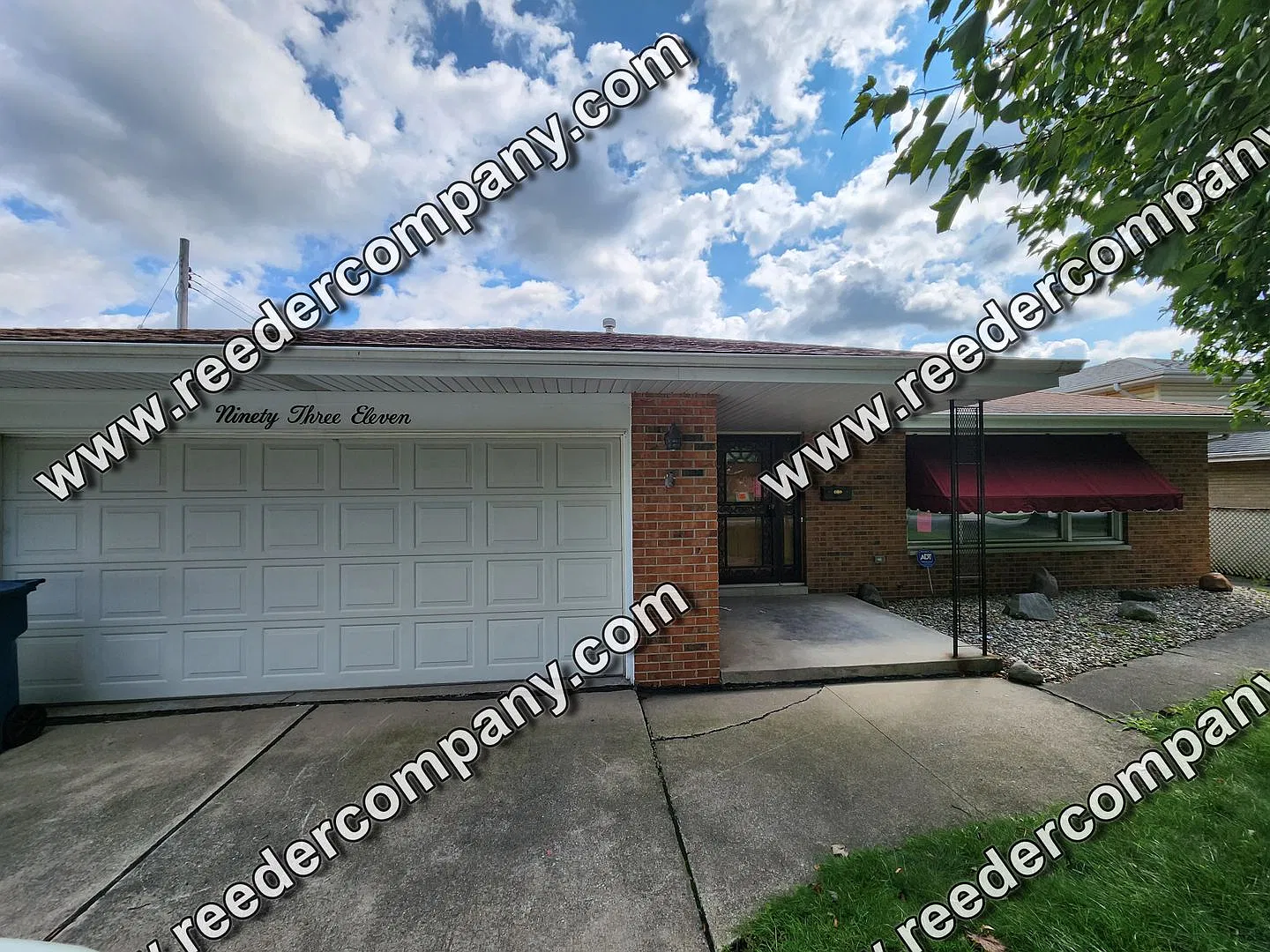 Spacious/Newly renovated 3 bedroom 2 bathroom house — Photo 1